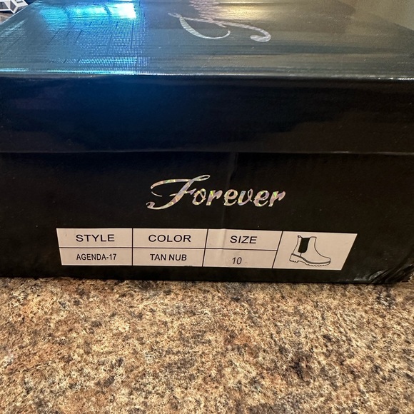 Forever Agenda Platform Chelsea Boot Size 10 Tan Slip On Round Toe NEW - Picture 7 of 12
